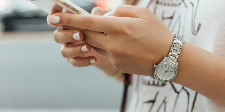 NFT REVIEW Why Everyday Users Prefer Mobile-Ready Solutions